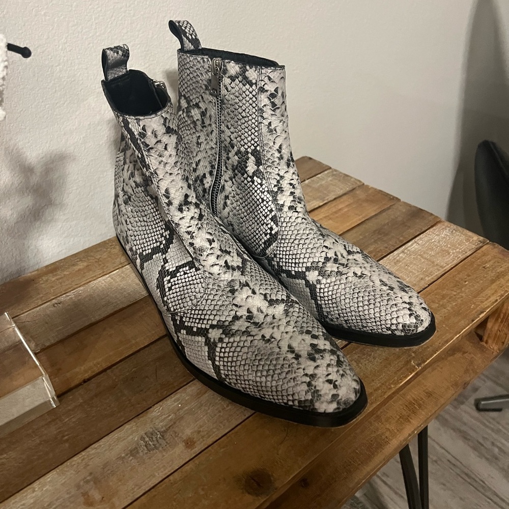 Worn 3 times - Grey Snakeskin - Straight to Hell brand - Men’s Size 12